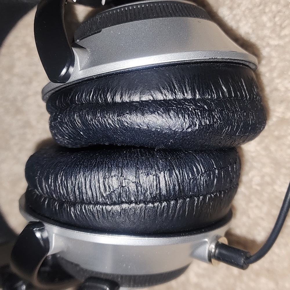 Gigaware headphones with microphone and 4-port hub - Picture 2 of 4
